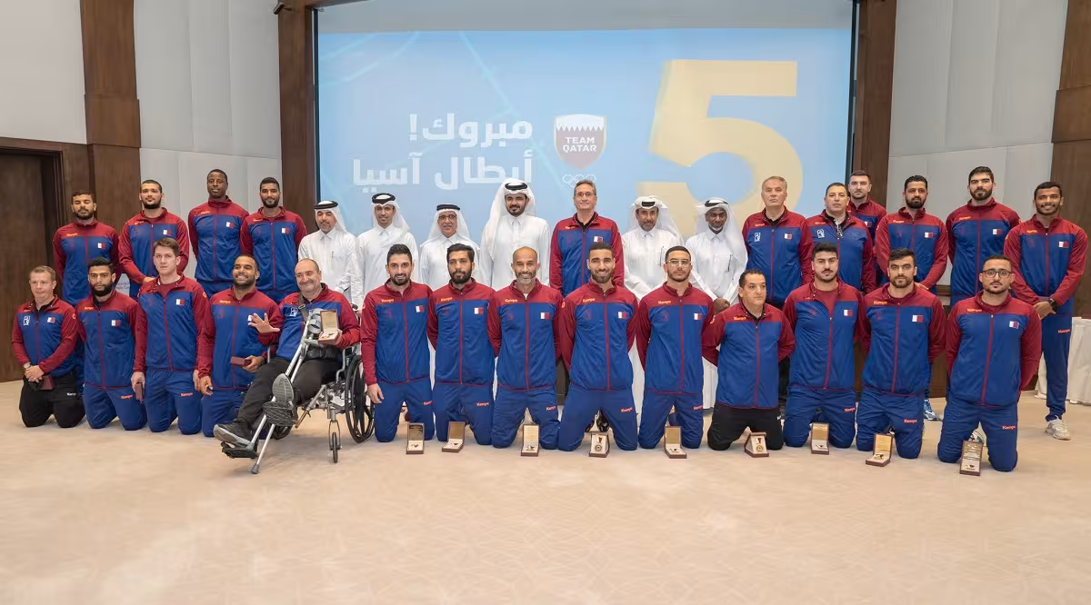 Sheikh Joaan honors Qatar's national handball team 