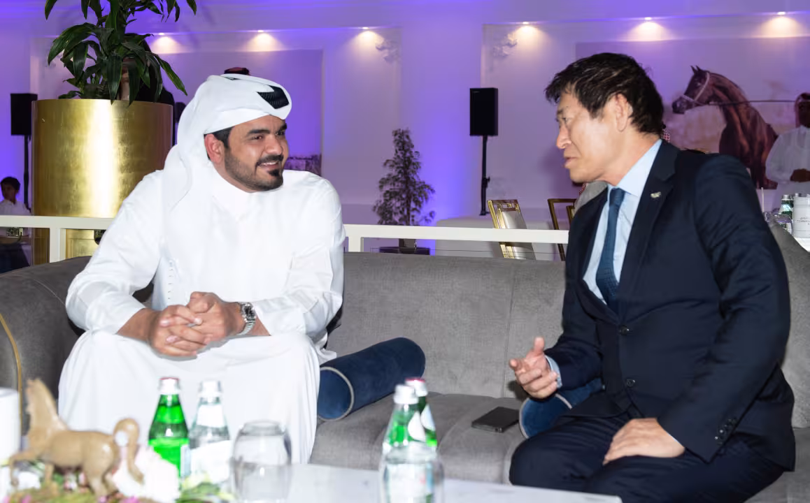 Joaan bin Hamad meets FIG President